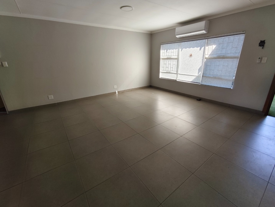 To Let 2 Bedroom Property for Rent in Langenhovenpark Free State